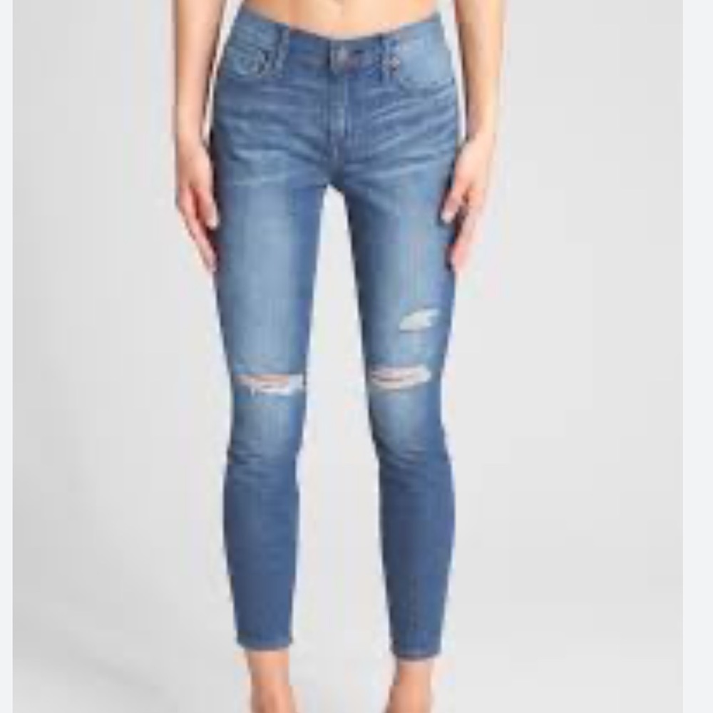 GAP true light mid rise skinny jeans 👖